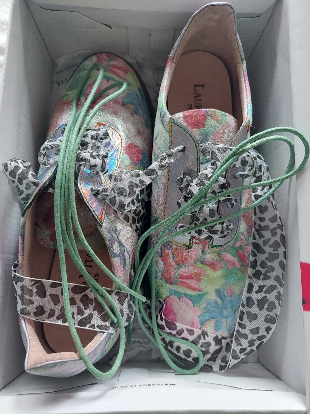 Laura Vita Womens 9 US/EU 40 Fashion Sneakers  Blue Floral Leather